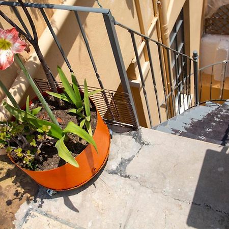 Stylish, Basement Studio With Roof Top Access - Ep9B Athens Ngoại thất bức ảnh