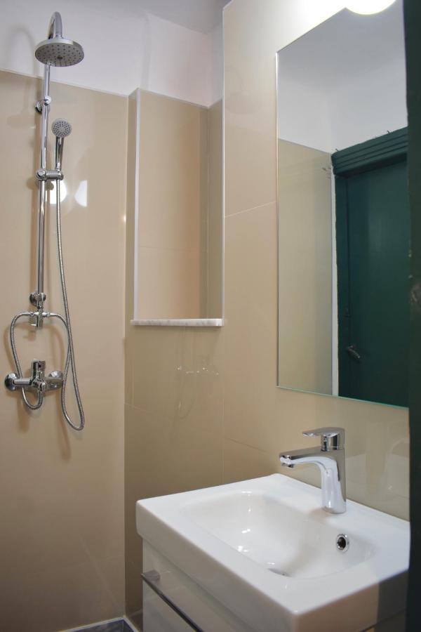 Stylish, Basement Studio With Roof Top Access - Ep9B Athens Ngoại thất bức ảnh